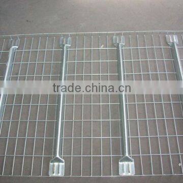 Pallet rack wire mesh decking