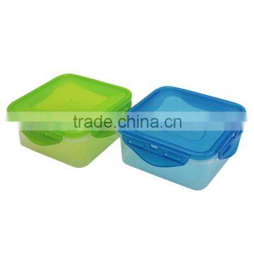 Plastic food storage container