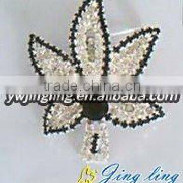 leaf small rhinestone brooch