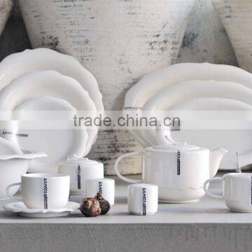 Modern design white porcelain/ ceramic tableware/dinnerware set