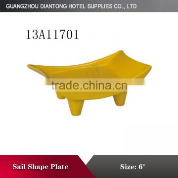 2015 Good Quality Ceramic Serving Boat Shape Plate