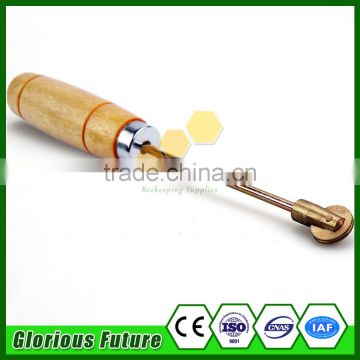 2016 hot beekeeping equipment wire embedder with copper wheel