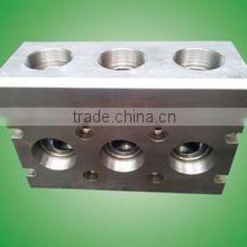 Triplex mud pump fluid end module