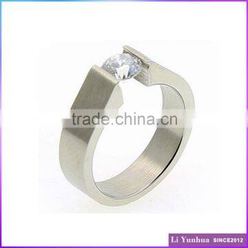 Stainless steel wire cut simple design mattle finished ring jewelry with one cz stone