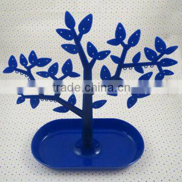 Articial plastic display tree with removable design