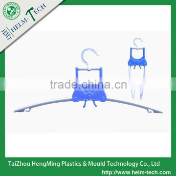 Folding Plastic Clothes Hanger --Z6620