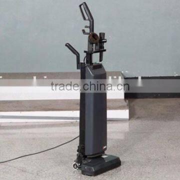 Flexible operation erect type carpet cleaning machine