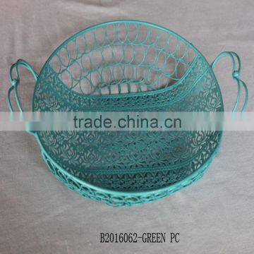 Metal wire basket with handle