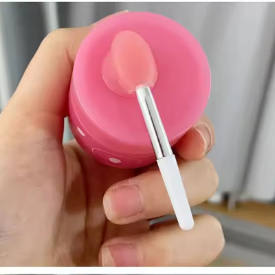 Convenient Single Makeup Lipstick Brush Unique Design Mini Food-Grade Silicone With Suction Cup Lip Mask Comfortable Handle