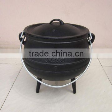 Size 6 south african cast iron black potjie pot