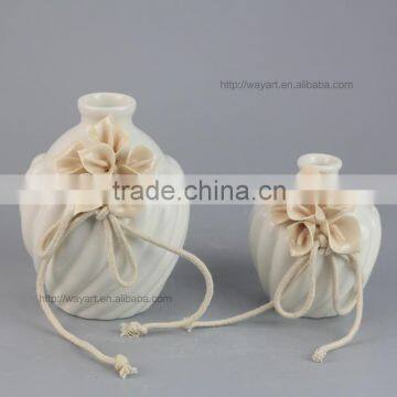 BSCI SEDEX Audit Customized Hand-made Flower White Porcelain Reed Diffuser Set With Rattan Sticks photo-3