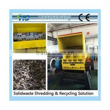 Plastic recycling shredder
