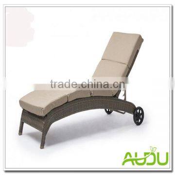 Audu Plastic Rattan Folding Beach Chair With Wheel photo-2