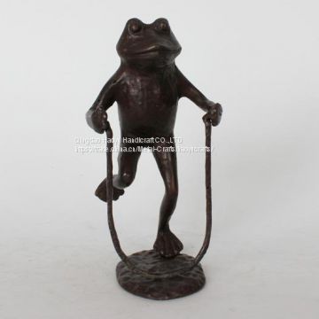 Cast iron frog for home decoration