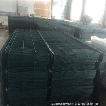 Cheap and Hot Sales Animal Fence Triangle Bending Wire Mesh Fence photo-5