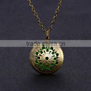 32mm Antique Bronze Aromatherapy Necklace Essential Oil Diffuser Locket Filigree Perfume Lockets