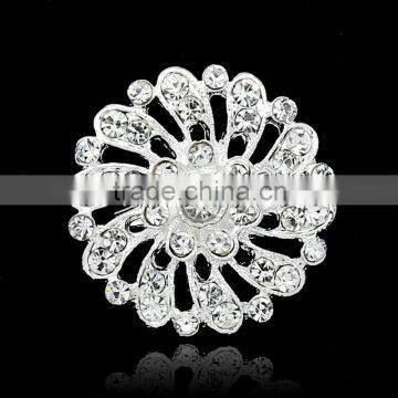 2015 Wholesale Flower Women Imitation White Gold Brooch for Wedding Invitations Prices Cloth Pin