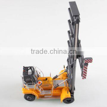 1:35 diecast stacking machine, diecast forklifts, scale model toy forklift supplier