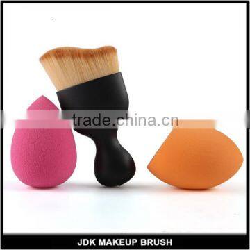 Amazon hot selling 3 in 1 curved contour brush set with non-latex sponge Xmas gift makeup set