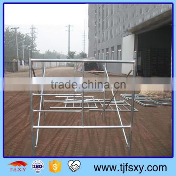 Mobile scaffolding and scaffolding prop