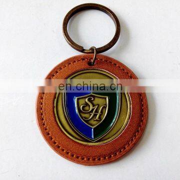 Custom leather keychain zinc alloy material leather sealed edge keychain