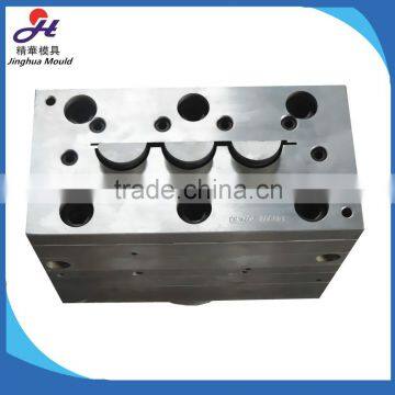 Manufacturers WPC Wood Plastic extrusion mould for hollow decking panel