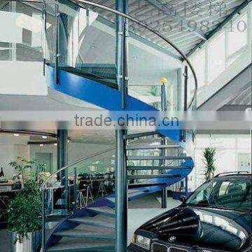 Spiral glass stairway design