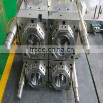 Fast Speed Injection Machine With Plastic Moulds