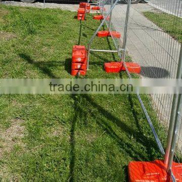 AS 4687 2.1X2.5m Australia temporary fence with plastic filled concrete feet and HDG clamps