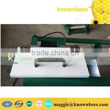 Notebook type 220*420mm size manual beeswax foundation embossing machine