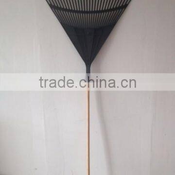 30T Green Wooden Handle Plastic Garden Rake