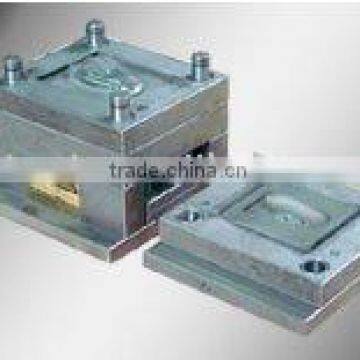 Injection mould for plastic container