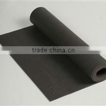 black yoga mat