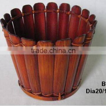 Round bamboo basket