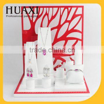 Huaxin Factory Fashion Acrylic jewelry display for showindow