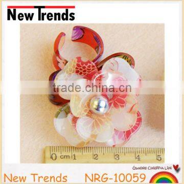 2014 wholesale acrylic flower ring cuff with pearl