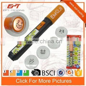 Promotion flashing light expression projector led torch party toy