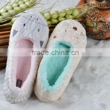 Various good quality indoor winter shoes slippers