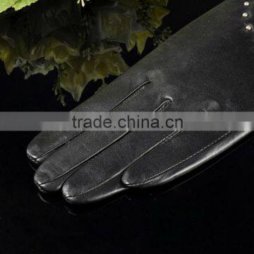Beautiful Bowknot Design Rivet Sheepskin Leather Gloves for MS photo-3