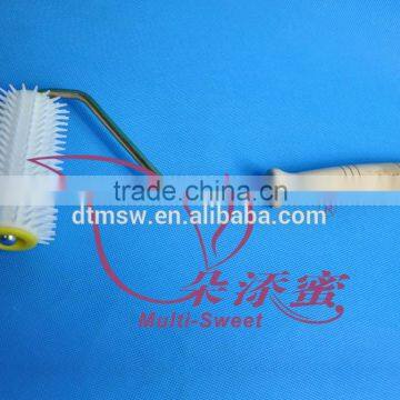 plastic beekeeping scraper hive tool honey uncapping roller