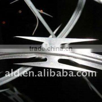 high quality hot-dipped galvanized /electro galvanized /PVC coated barbed wire ISO9001