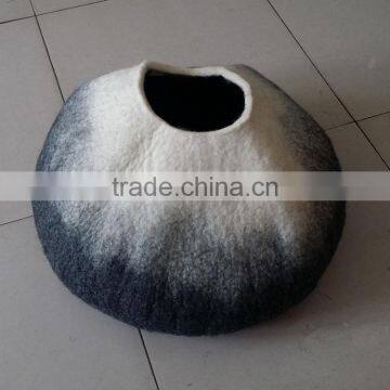 OEM 100% New Zealand wool fet cat cave bed from largest factory