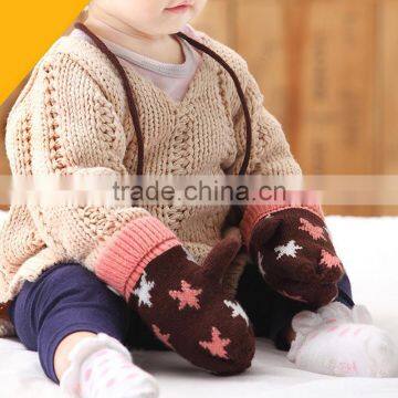 TC13005 Cheap Cute Fashion Winter Warm Baby Mitten Knitted Animal Pattern Kids Gloves With String photo-3