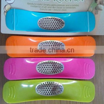 Multifunctional kitchen garlic press