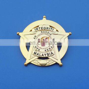 high quality pentacle shaped gold plate customized 3D logo soft enamel metal badge with safety pin