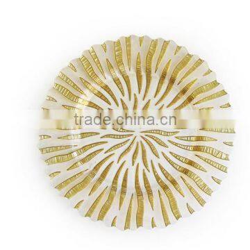 Customized sodalime high quality gold charger plate frosted leaf design wedding decoration plate                        
                                                Quality Choice