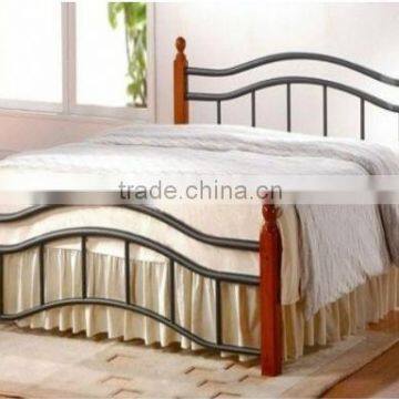 metal queen size bed with wooden posters S-11