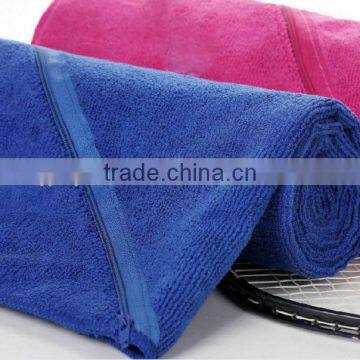 Mircofiber sport towel with zipper pocket