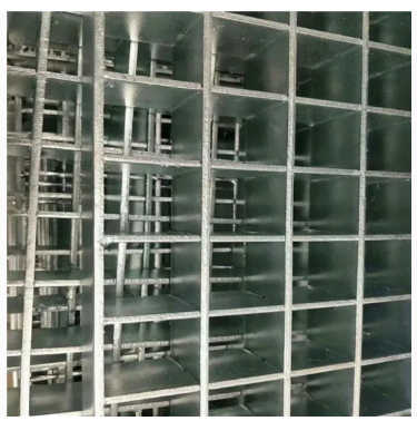 Bobinas de aço em rede expandida de ferro quente revestido de zinco, grade de aço galvanizado, portões de metal agrícola galvanizados