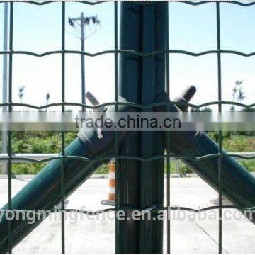 high visibility waved mesh fence